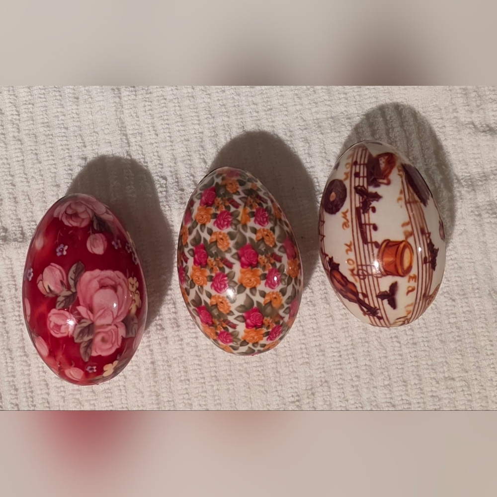 VINTAGE Floral and Musical Decorative Eggs